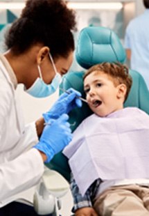 Wolf Creek emergency dentist examining child's teeth