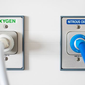 Wall plugs labelled ‘oxygen’ and ‘nitrous oxide’